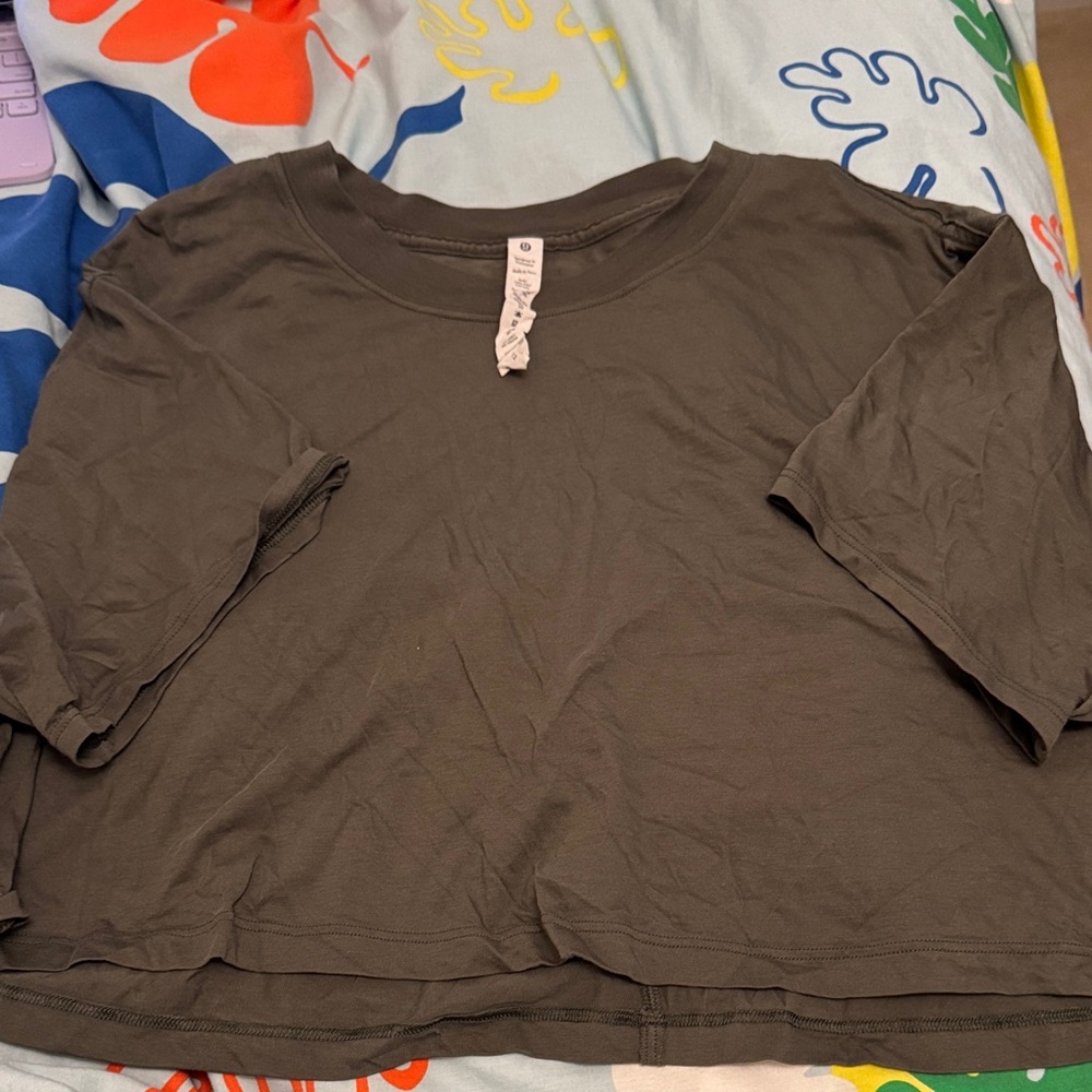 Lululemon cropped t shirt